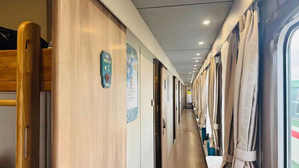 “我的鐵路風景”熊貓專列旅游列車內部.jpg